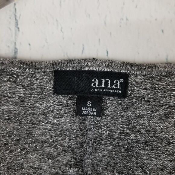 a.n.a. Metallic Assymetrical Top. Size S. - Picture 3 of 5